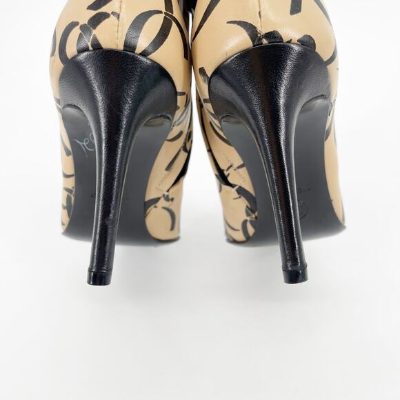 Chanel EU 37 Beige Black Allover CC Logo Pointed Cap Toe Ankle Boots F/W 2000 - Picture 10 of 14